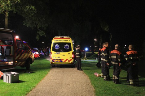 Duikers zoeken vermiste man in vijver Hortensiapark