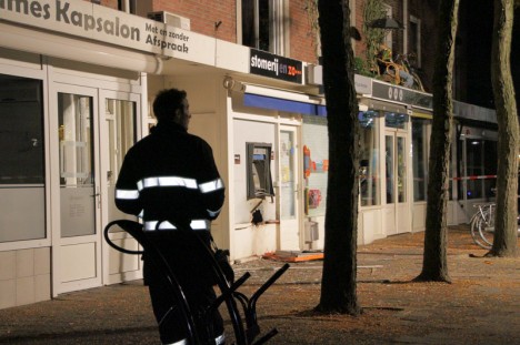 Plofkraak pinautomaat Azalealaan