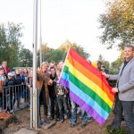 regenboogvlag hijsen in 2012