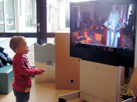Kinderfadeling Elkerliek live in contact met Sinterklaas