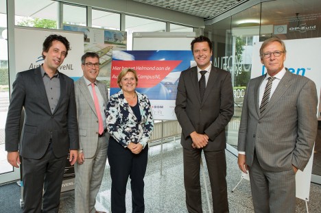 Erik Leijten (Hurks), Jan Pelle (BOM), wethouder Yvonne van Mierlo, Frank van de Ven (Bouwbedrijf), Yves de Boer (Gedeputeerde Noord-Brabant)