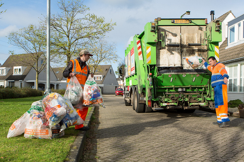 Geen wegwaaiende afvalzakken – De van Helmond