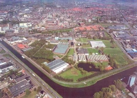 Luchtfoto uit 2002 van Suytkade