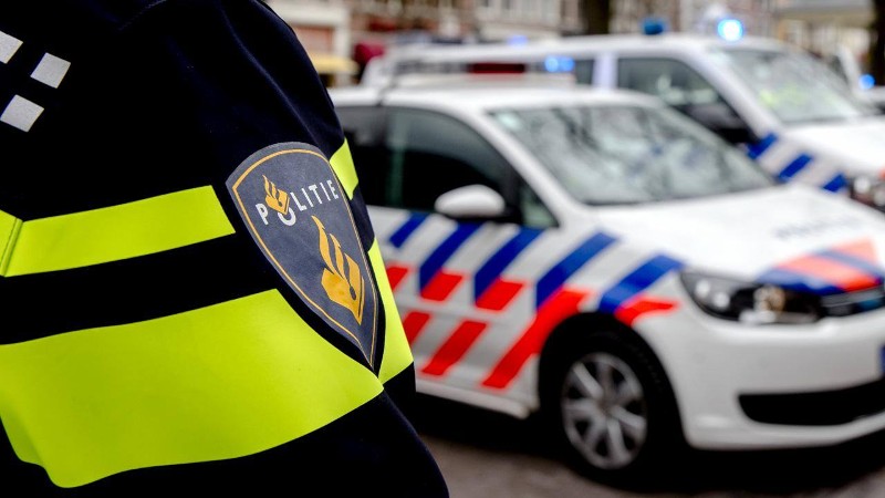 de-weblog-van-helmond-politie-rijdt-achtervolgde-auto-klem